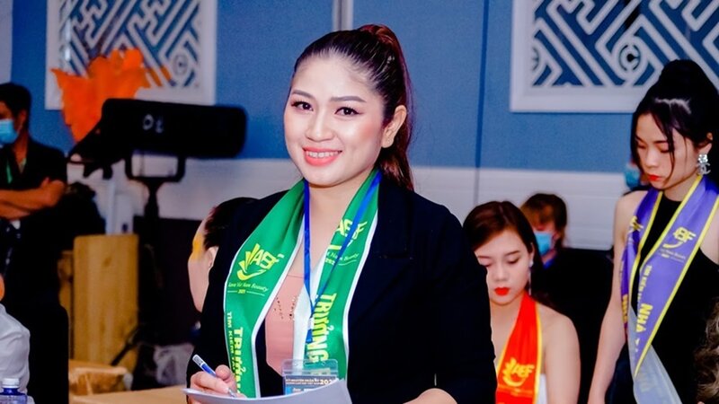 Trưởng ban giám khảo Cấp Cao cuộc thi Tìm kiếm tài năng đẳng cấp ngành Làm đẹp Việt Nam 2021 – master Thuỷ Benky chia sẻ gì sau đêm Chung kết thành công rực rỡ?