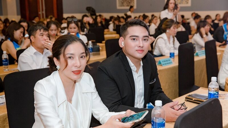 Master Traincy Hải – Phó trưởng ban giám khảo Make up: “Tôi hi vọng các thí sinh bước ra từ cuộc thi sẽ ngày càng có những bước phát triển thành công hơn nữa”.