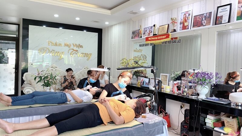 Khám phá quy trình tô điểm đôi môi tại thẩm mỹ Dũng Trang